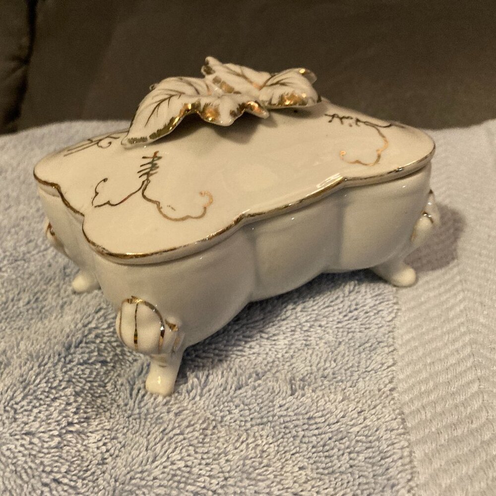 VTG 1950's Lipper Mann L & M Bond Ware Trinket Dish-Porcelain White & Gold-VGUC